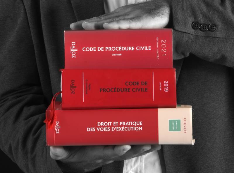 la signification d'un acte par un Commissaire de Justice à Cadenet dans le Vaucluse
